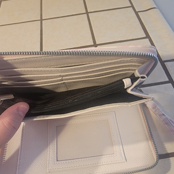 Betsy Johnson leather wallet NWOT - Picture 5 of 7